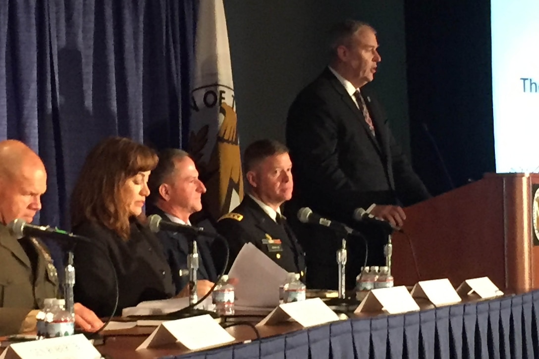 Deputy Defense Secretary Bob Work discusses the mutual-domain battlefield during the Association of the U.S Army's annual meeting in Washington, D.C., Oct. 4, 2016. DoD photo by Jim Garamone