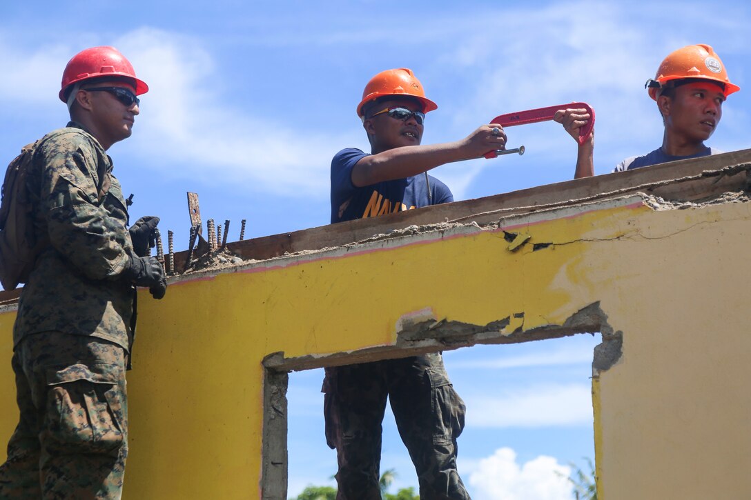 U.S. Marine Corps Sgt. Byron Ayerdis (left), works alongside Philippine service members as they restore a roof on the San Vicente Elementary School during Philippine Amphibious Landing Exercise 33 (PHIBLEX) in Cagayan, Philippines, Sept. 24, 2016. PHIBLEX is an annual U.S.-Philippine military bilateral exercise which combines amphibious landing and live-fire training with humanitarian civic assistance efforts to strengthen interoperability and working relationships. (U.S. Marine Corps photo by Lance Cpl. Carl King)