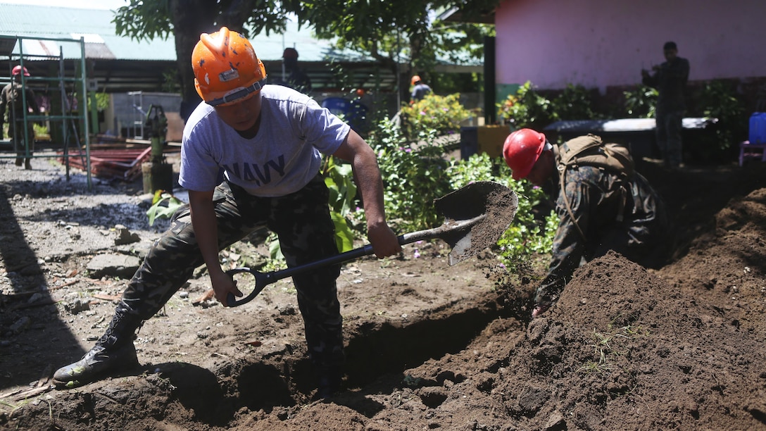 U.S. and Philippine service members work together during Philippine Amphibious Landing Exercise 33 at the San Vicente Elementary School in Cagayan, Philippines, Sept. 24, 2016. PHIBLEX is a bilateral training exercise designed to improve the interoperability, readiness and professional relationships between the U.S. Marine Corps and partner nations.