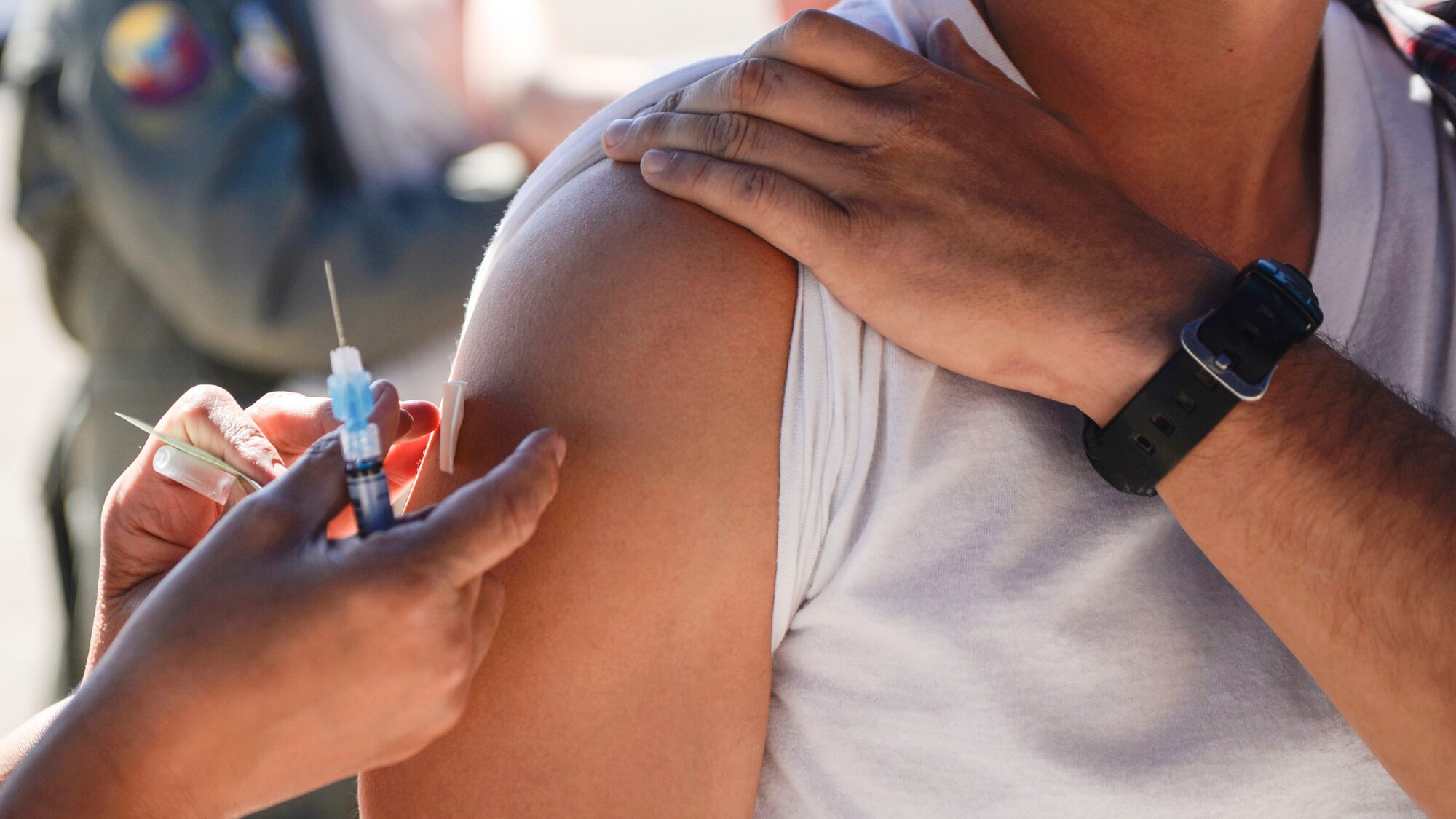 A member of the 49th Medical Group administers the influenza vaccine to an Airman on Oct. 4, 2016 at the base’s drive-thru immunization clinic. The 49th MDG set up the drive-thru immunization clinic in a lot across the street from the 49th MDG building to make it easier for Holloman Airmen to obtain their annual flu shot. The influenza vaccine is a preventative measure against the flu. The 49th MDG staff administered the vaccine to 720 Airmen. (U.S. Air Force photo by Airman 1st Class Alexis P. Docherty) 