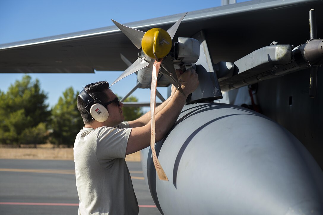 U.S. Air Force Staff Sgt. Zachory Restor, 48th Aircraft Maintenance Squadron aircraft armament system technician, reconnects an AIM-9M umbilical during Tactical Leadership Programme 16-3 at Los Llanos Air Base, Spain, Sept. 19. The training prepares NATO and allied forces’ flight leaders to serve as mission commanders, lead coalition force air strike packages, and provide tactical air expertise to NATO agencies. (U.S. Air Force photo/ Staff Sgt. Emerson Nuñez)