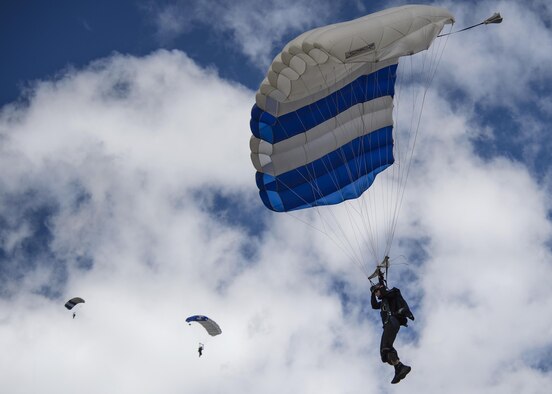 Wings of Blue cadets practice skydiving Oct. 1, 2016, at the U.S. Air Force Academy, Colo., hours before the Air Force took on the Navy in a football game. The Air Force Academy won 28-14. (U.S. Air Force photo/Tech. Sgt. David Salanitri)
