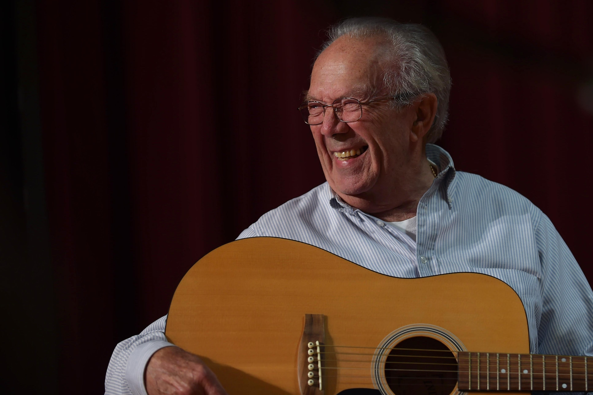 Bobby Wheeler, a veteran enrolled in the music therapy program at Salem Veteran Affairs Medical Center, laughs during an interactive performance with U.S. Air Force Heritage of America Band, Blue Aces at the Salem VA Medical Center in Salem, Va., Sept. 27, 2016. During Wheeler’s time with the band, he told stories, made jokes and impressed them with his playing abilities, even though he has disabilities. (U.S. Air Force photo by Senior Airman Kimberly Nagle)