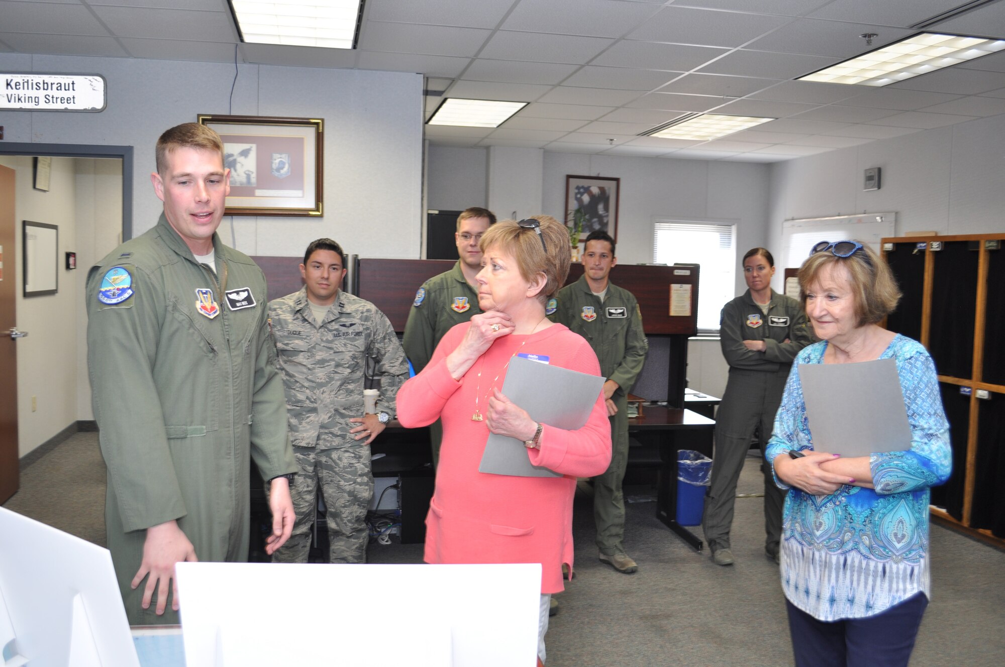 1st Lt. Max Weis, an air weapons officer with the 960th Airborne Air Control Squadron, describes some of his duties aboard the E-3 Sentry aircraft to 552nd Air Control Wing Honorary Commanders Kay Hughes and Sue Rogers. The two women were part of a group of wing honorary commanders visiting the 552nd ACW Sept. 28.
(Air Force photo by Ron Mullan)