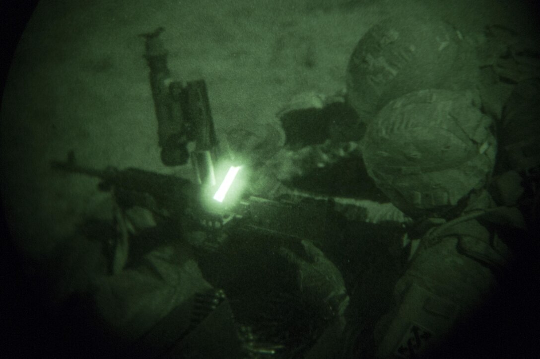 Soldiers from the 316th Sustainment Command (Expeditionary), an Army Reserve unit from Coraopolis, Pa., perform corrective action on a M240B machine gun during a night qualification exercise as a part of the pre-deployment training 316th ESC Soldiers are receiving at Fort Hood, Tx., Oct. 10, 2016. (U.S. Army photo by Sgt. Christopher Bigelow)