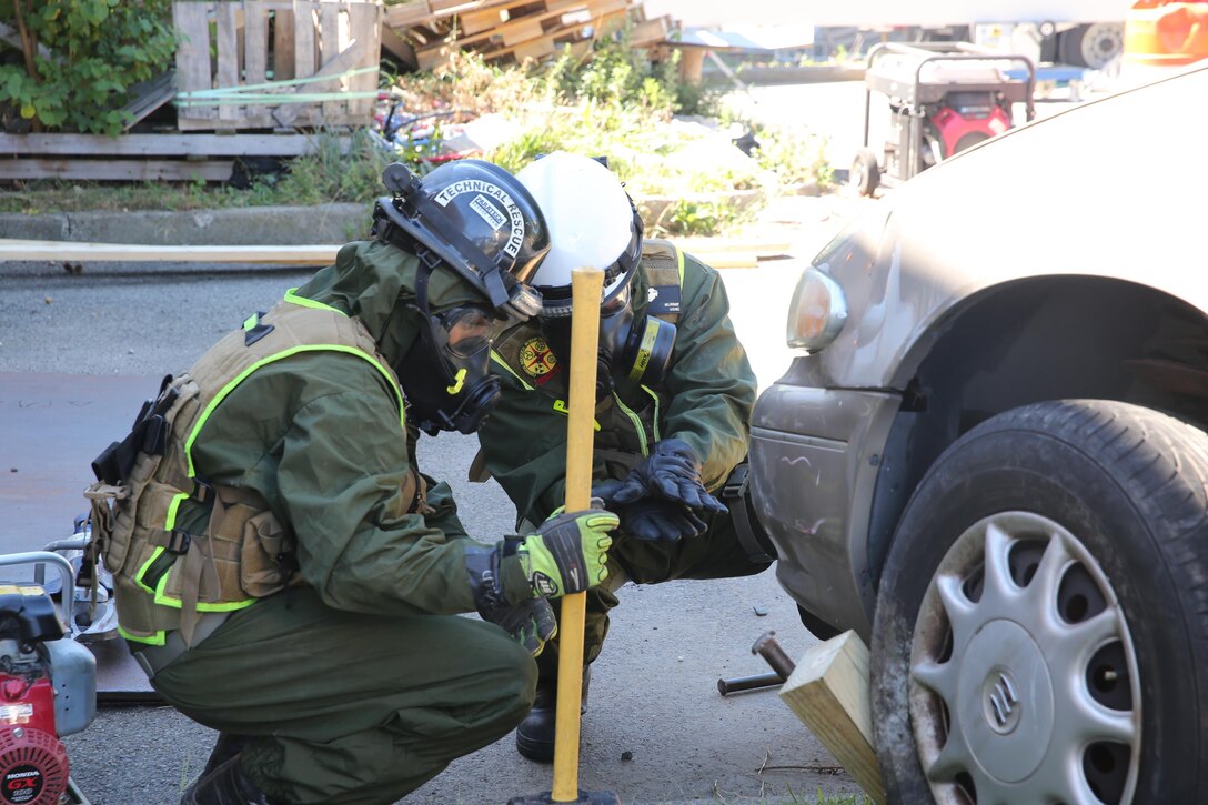 Marines with Technical Rescue Platoon, Chemical Biological Incident Response Force, CBIRF, rescues simulated casualties using vehicle extrication and high angle rescue techniques as part of a final training exercise with Fire Department of New York, FDNY, on Randall’s Island, N.Y., Sept. 15, 2016. CBIRF’s Marines and sailors participated in a training event that included three days of lane training with FDNY instructors teaching classes in vehicle extrication, breaching, rope rescue and medical as part of urban rescue operations, and a final training operation in which CBIRF responded to a notional steam plant explosion. (Official U.S. Marine Corps photo by Lance Cpl. Maverick S. Mejia/RELEASED)
