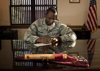 Col. Kelvin Townsend, 91st Missile Wing vice commander, donates to the Combined Federal Campaign at Minot Air Force Base, N.D., Oct. 7, 2016. In 2015, the total amount contributed by both military and civilian donors in Minot AFB was $110,000. This year, Team Minot's campaign runs until Oct. 22, 2016, with a goal of $125,000. (U.S. Air Force photo/Airman 1st Class J.T. Armstrong)