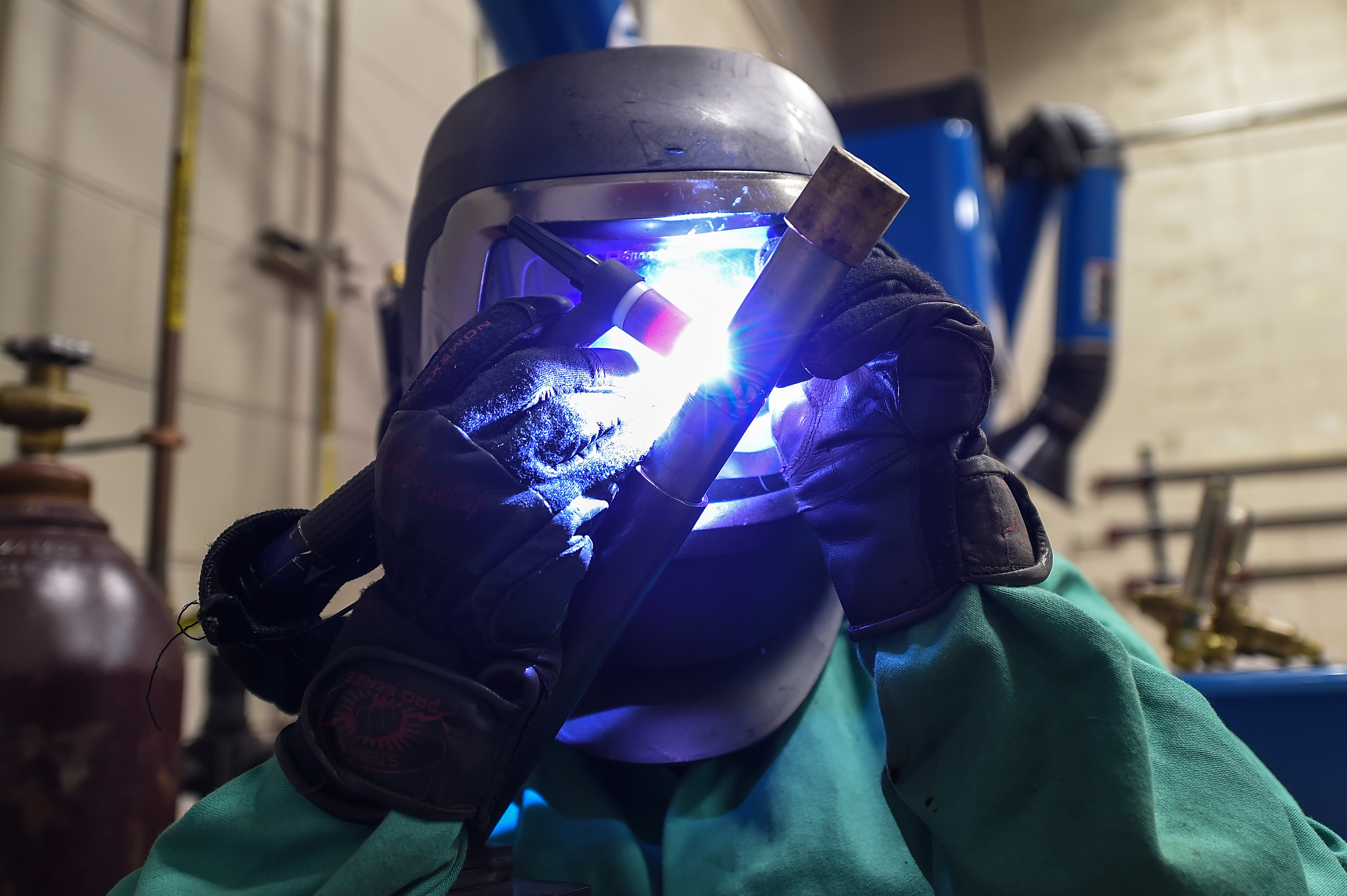 Aircraft Metals Technology keeps aircraft flying > Air Force Special