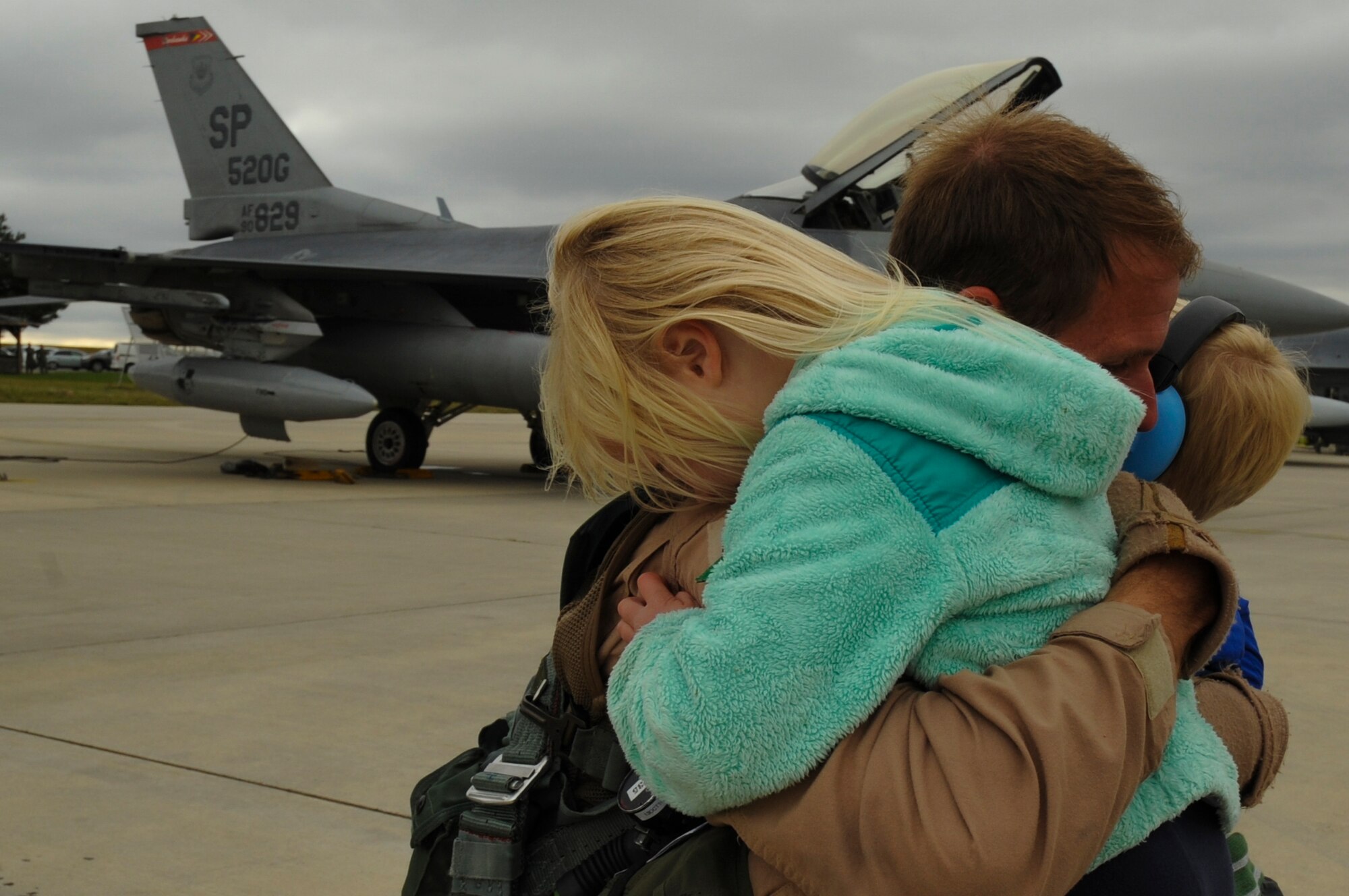 An Airman assigned to the 480th Expeditionary Fighter Squadron reunites with his children during the squadron’s return to Spangdahlem Air Base, Germany, Oct. 6, 2016. Approximately 300 of the Airmen, who serve in flight, maintenance or support roles for the F-16 Fighting Falcon fighter aircraft, completed a six-month deployment to Southwest Asia by providing close air support and dynamic targeting operations as part of the squadron’s first deployment in support of Operation Inherent Resolve. Operation Inherent Resolve aims to eliminate the Da'esh terrorist group and the threat they pose to Iraq, Syria and the wider international community. (U.S. Air Force photo by Staff Sgt. Joe W. McFadden)