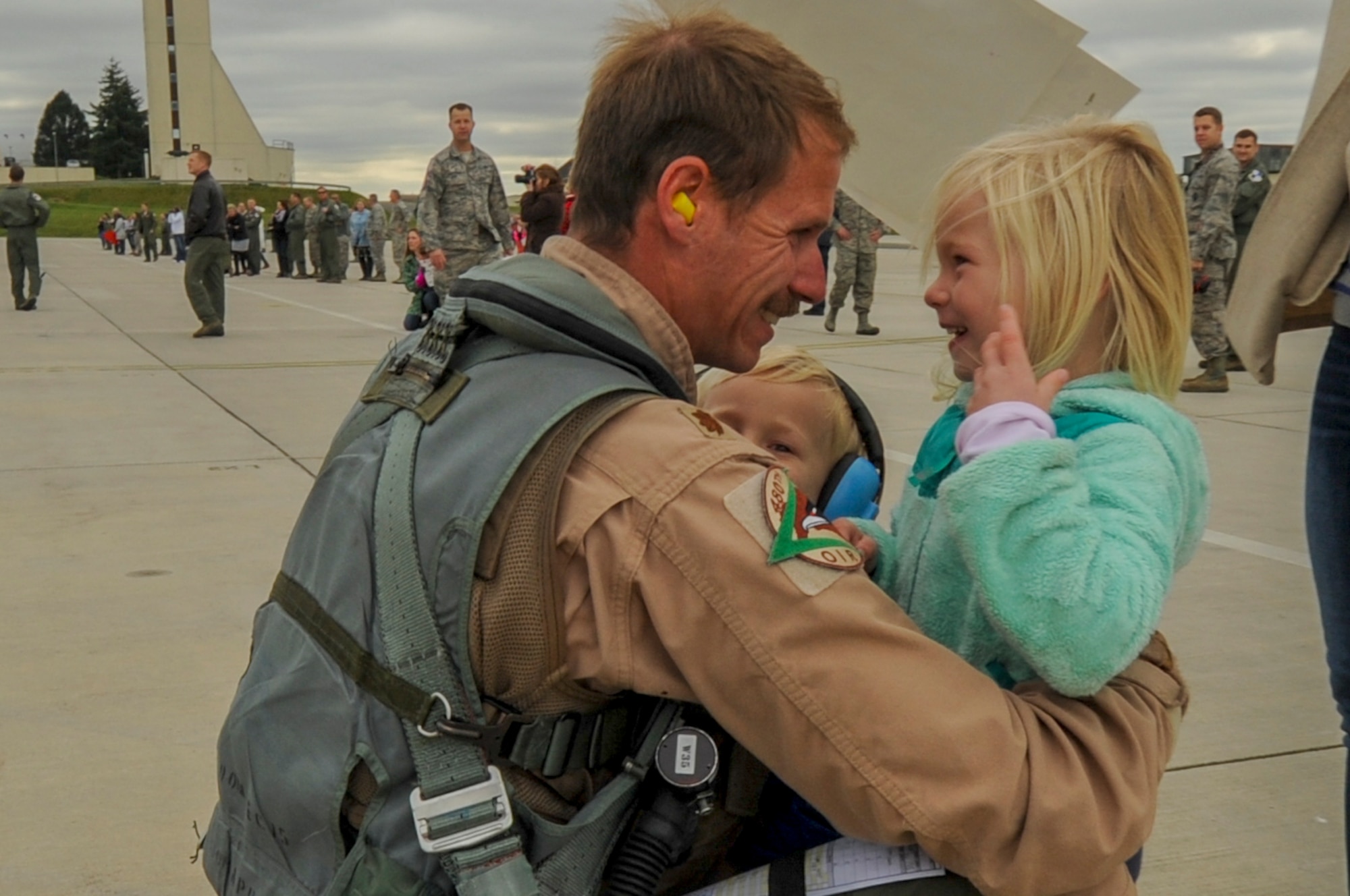 An Airman assigned to the 480th Expeditionary Fighter Squadron reunites with his children during the squadron’s return to Spangdahlem Air Base, Germany, Oct. 6, 2016. Approximately 300 of the Airmen, who serve in flight, maintenance or support roles for the F-16 Fighting Falcon fighter aircraft, completed a six-month deployment to Southwest Asia by providing close air support and dynamic targeting operations as part of the squadron’s first deployment in support of Operation Inherent Resolve. Operation Inherent Resolve aims to eliminate the Da'esh terrorist group and the threat they pose to Iraq, Syria and the wider international community. (U.S. Air Force photo by Staff Sgt. Joe W. McFadden)