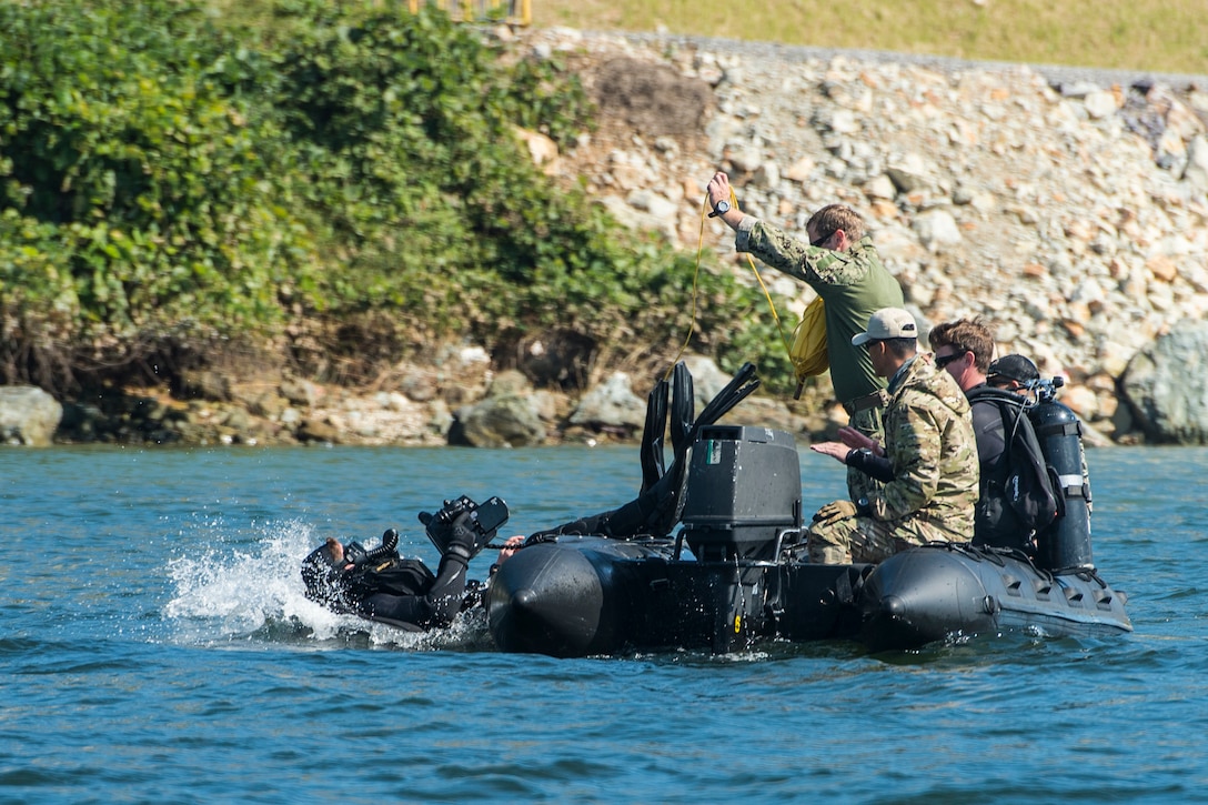 Participants in Clear Horizon conduct diving operations in South Korean waters, Oct. 17, 2016. CH16 is a live-action exercise which enhances cooperation and improves capabilities in mine countermeasures operations, with participating nations South Korea, the United States, Australia, Canada, New Zealand, the Philippines, Thailand, and the United Kingdom. Navy photo by Petty Officer 2nd Class Daniel Rolston