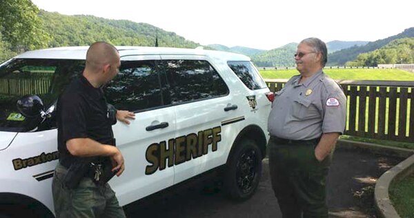 It takes a huge effort to oversee the
Burnsville Lake project, but Resource
Manager Richard Pingley wouldn't have
it any other way. He takes great pride in
this central West Virginia project so highly
regarded for its well-maintained camping
facilities, abundant water-based recreation,
and its Bulltown Historic Area - the site
of a famous Civil War battle listed on the
National Register of Historic Places.