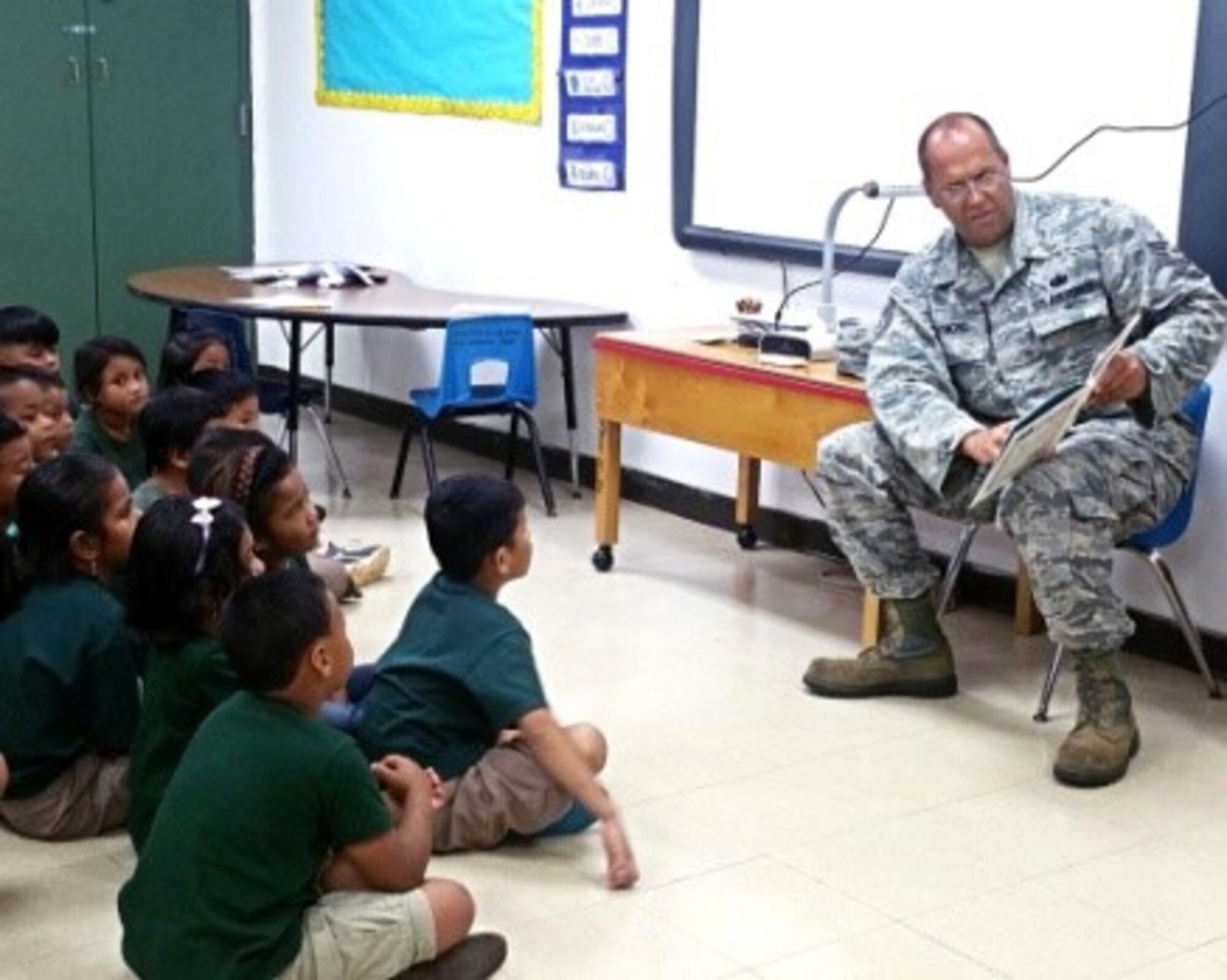 Tech. Sgt. Kenneth Raymond, 452th Logistics Readiness Squadron, fuels craftsman, reads to a class at Machananao Elementary School in Guam. 944 and 452 LRS members volunteered during their lunch hour at two local public elementary schools, reading to over 800 students during their Annual Tour at Anderson Air Force Base, Guam, in support of Exercise Valiant Shield 2016. (Courtesy Photo)
