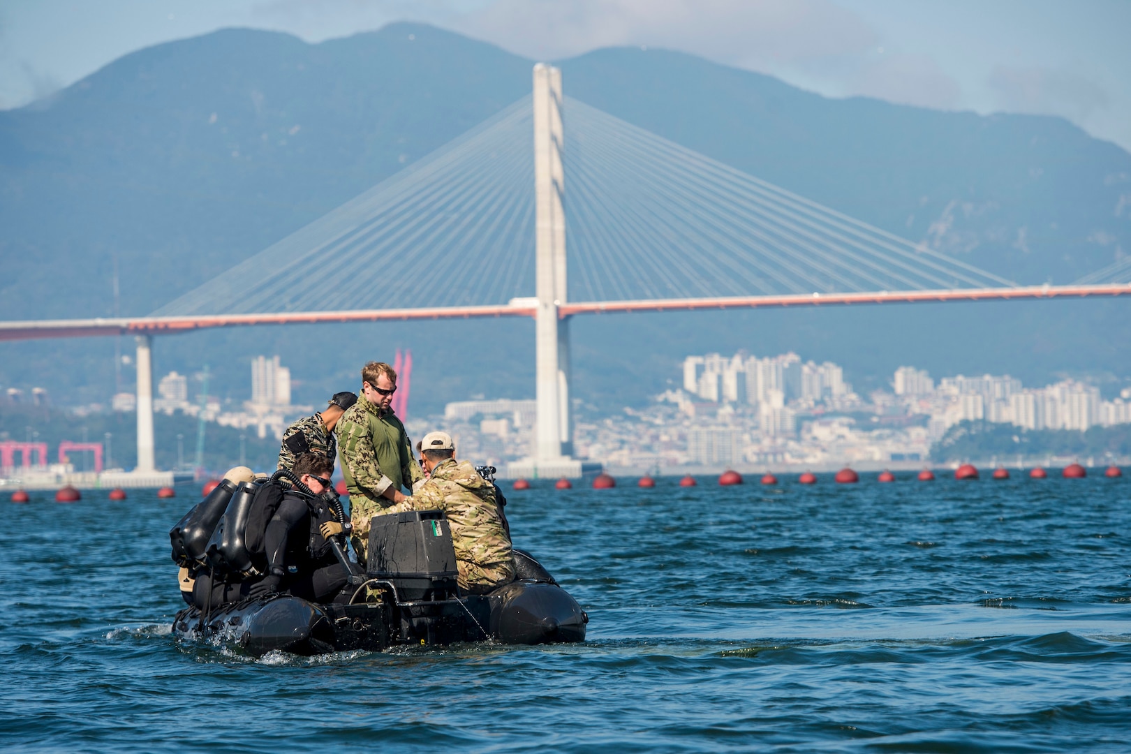 Participants in Clear Horizon conduct diving operations on the waters south of Korea, Oct. 17, 2016. CH16 is a live-action exercise which enhances cooperation and improves capabilities in mine countermeasures operations, with participating nations including Republic of Korea Navy, United States, Australia, Canada, New Zealand, Philippines, Thailand, and the United Kingdom. Navy photo by Petty Officer 2nd Class Daniel Rolston