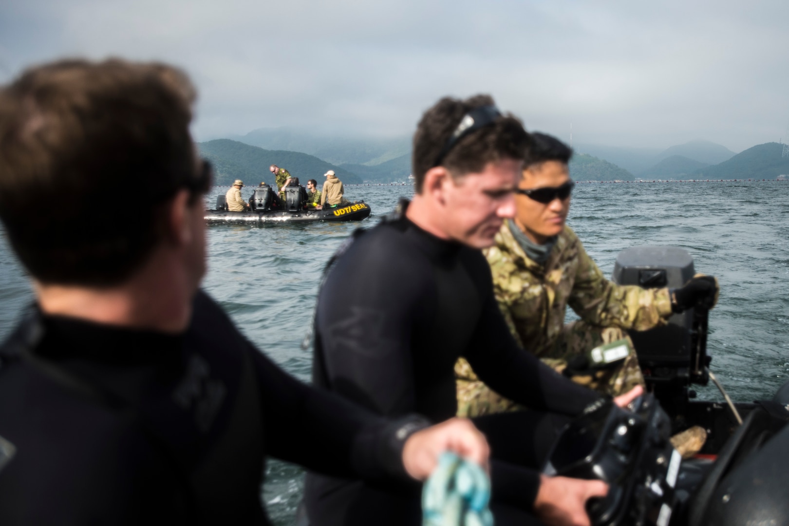 Participants in Clear Horizon conduct diving operations on the waters south of Korea, Oct. 17, 2016. CH16 is a live-action exercise which enhances cooperation and improves capabilities in mine countermeasures operations, with participating nations including Republic of Korea Navy, United States, Australia, Canada, New Zealand, Philippines, Thailand, and the United Kingdom. Navy photo by Petty Officer 2nd Class Daniel Rolston
