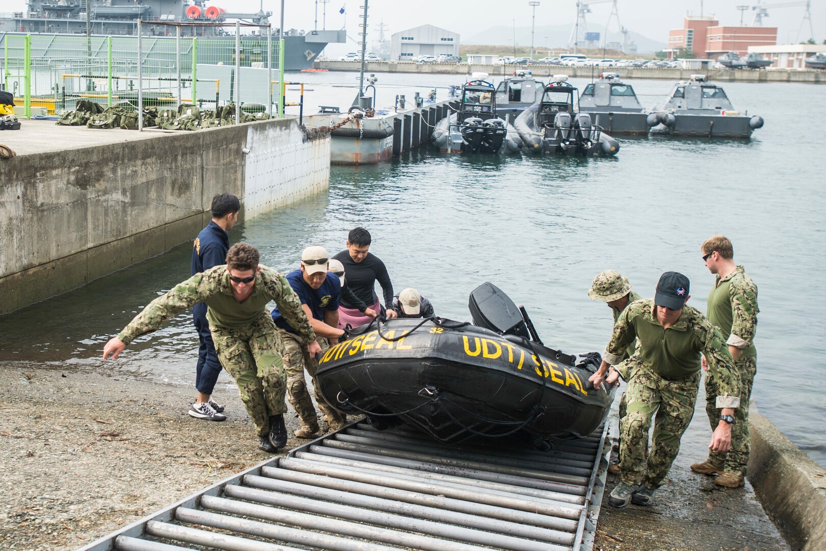 Participants in Clear Horizon (CH16) recover a boat after concluding diving operations in Chinhae, Korea on Oct. 18, 2016. CH16 is a live-action exercise which enhances cooperation and improves capabilities in mine countermeasures operations, with participating nations including Republic of Korea Navy, United States, Australia, Canada, New Zealand, Philippines, Thailand, and the United Kingdom. (U.S. Navy Combat Camera Photo by Petty Officer 2nd Class Daniel Rolston)