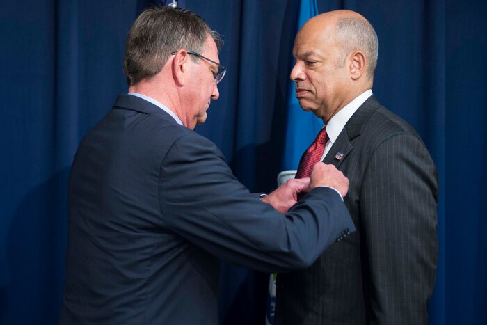 Defense Secretary Ash Carter presents the Department of Defense Medal for Distinguished Public Service to Jeh Johnson, Homeland Security secretary, in Washington, D.C., Oct. 19, 2016. DoD photo by Navy Petty Officer 1st Class Tim D. Godbee