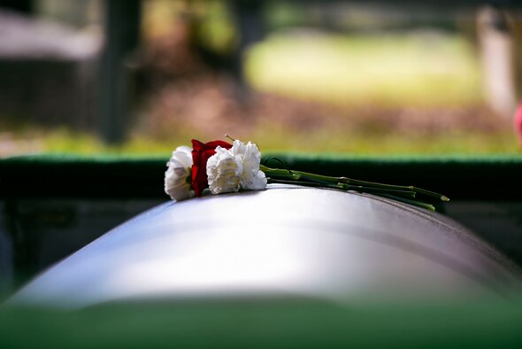 Roses rest on top of the late Staff Sgt. Darryl Smith’s, 509th Medical Support Squadron laboratory technician, Whiteman Air Force Base, Mo., casket during his funeral, Oct. 17, 2016, in Sparr, Fla. Smith is survived by his widow, Albessa, and their one-year-old son, Luke. (U.S. Air Force photo by Airman 1st Class Greg Nash)