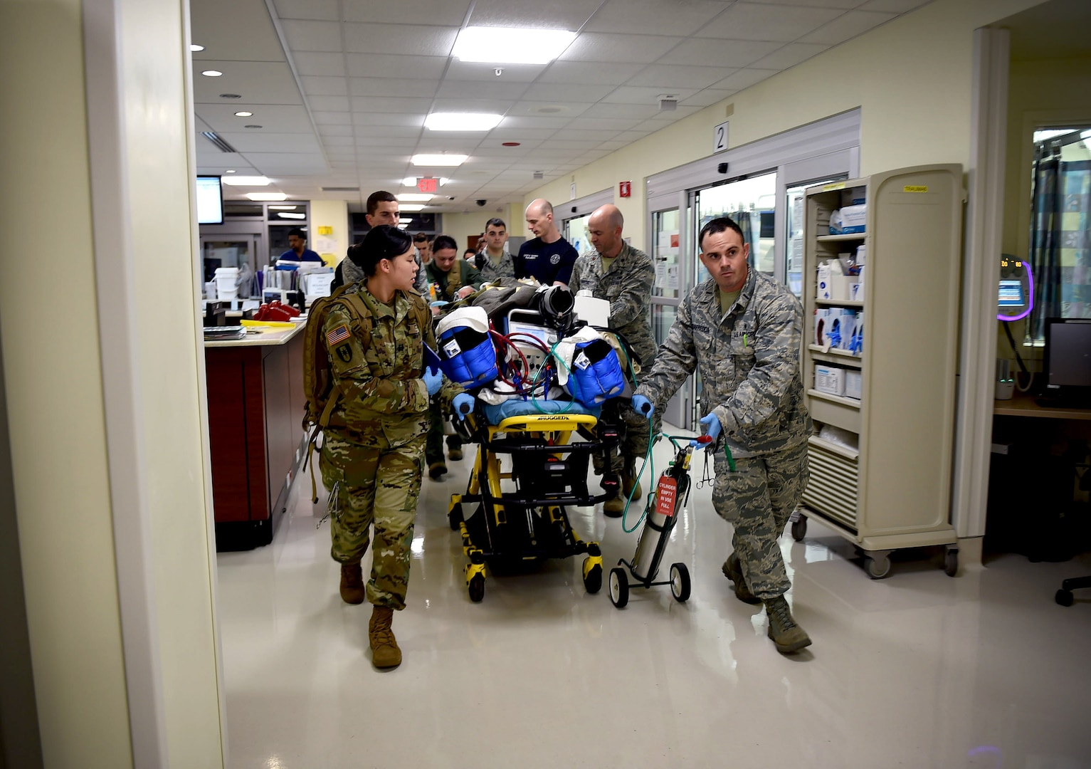 Members of the 59th Medical Wing Acute Lung Rescue Team transport a patient inside the San Antonio Military Medical Center on nearby Joint Base San Antonio-Fort Sam Houston, Texas, Oct. 15, 2016. The 59th MDW’s Acute Lung Rescue Team is comprised of medics with extensive training of aeromedical evacuation techniques. The team’s mission is to ensure patients are safely transported to a higher echelon of medical care. (U.S. Air Force photo/Staff Sgt. Jerilyn Quintanilla)