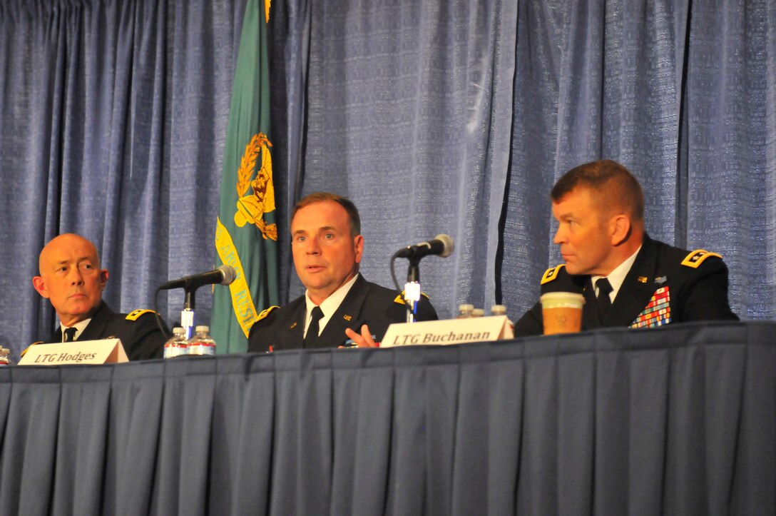 Lieut. Gen. Hodges takes a moment to explain how important the Army reserve is to the Total Force as Lieut. Gen. Buchanan and Lieut. gen. Luckey looks on.