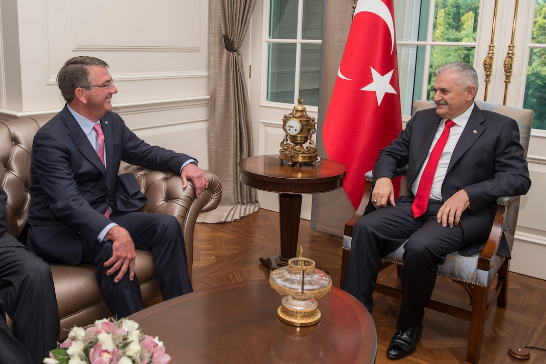 Defense Secretary Ash Carter meets with Turkish Prime Minister Binali Yildirim in Ankara, Turkey, Oct. 21, 2016. DoD photo by Air Force Tech. Sgt. Brigitte N. Brantley