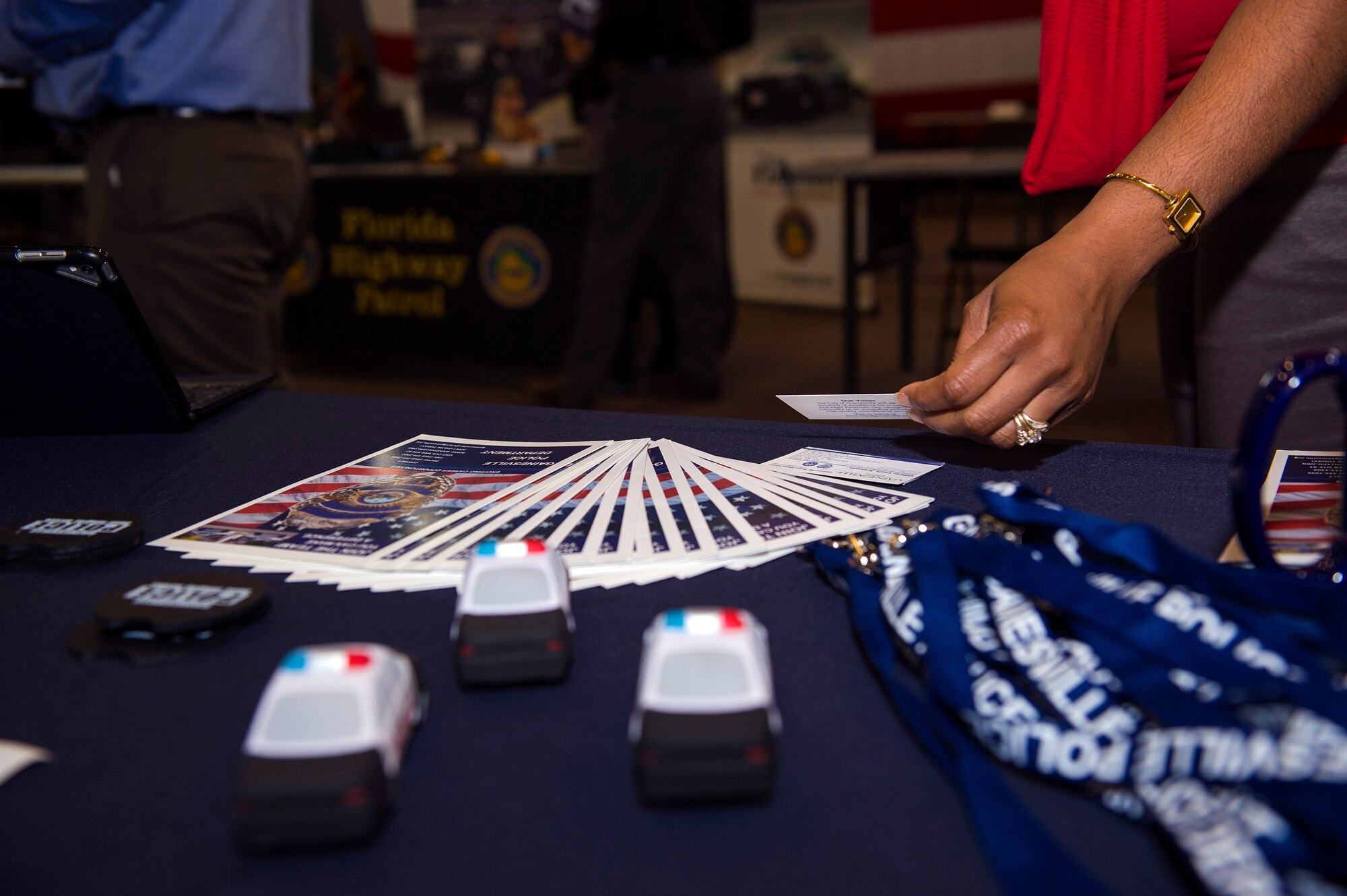 An attendee picks up a business card during a job fair hosted by the Georgia Department of Labor and Moody’s Airman and Family Readiness Center, Oct. 20, 2016, at Moody Air Force Base, Ga. For individuals who want to enhance their employment chances, the base Airman and Family Readiness Center’s Transition Assistance Programs offer resources to build resumes and improve presentation and networking skills.
(U.S. Air Force photo by Airman 1st Class Greg Nash)
