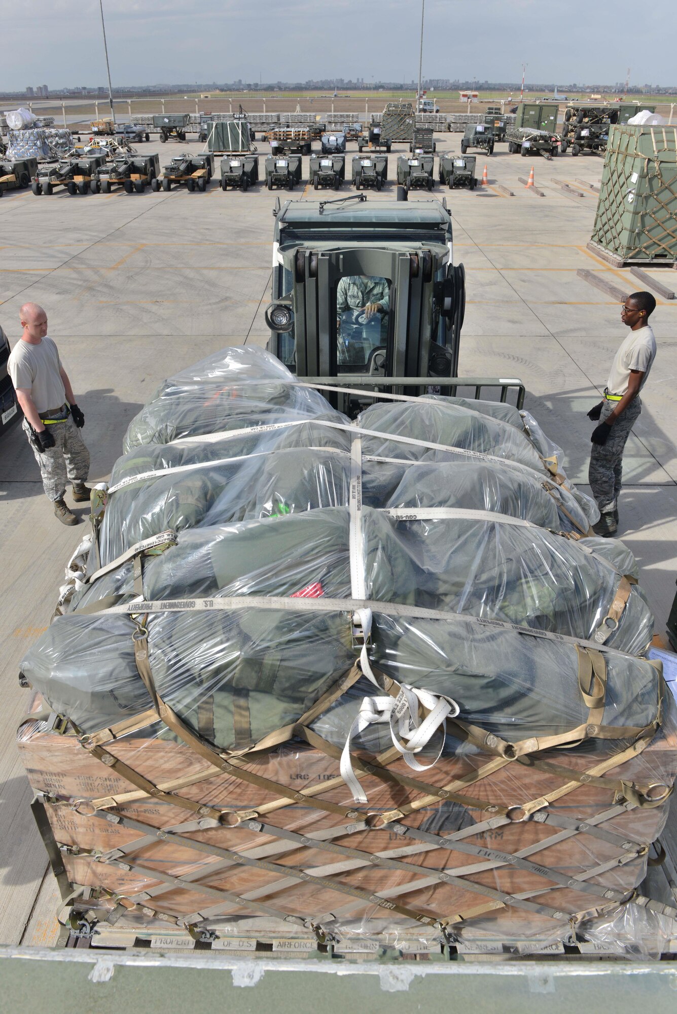 U.S. Airmen assigned to the 728th Air Mobility Squadron accomplish joint inspections on cargo Oct. 18, 2016, at Incirlik Air Base, Turkey. Joint inspections ensure a cargo’s air-worthiness prior to transportation. (U.S. Air Force photo by Senior Airman John Nieves Camacho)