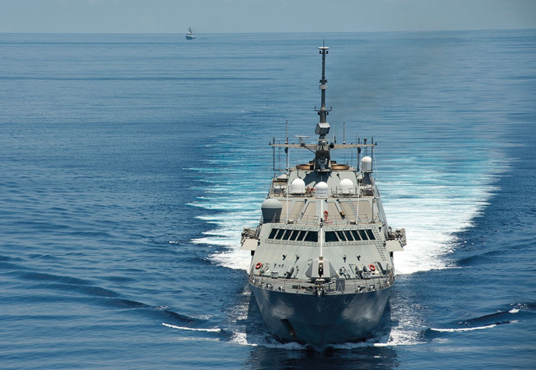 Littoral combat ship USS Fort Worth conducts routine patrols in international waters of South China Sea near Spratly Islands as People’s Liberation Army Navy guided-missile frigate Yancheng sails close behind, May 11, 2015 (U.S. Navy/Conor Minto)
