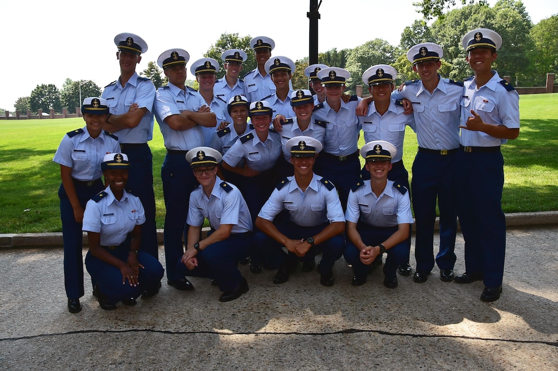 A group of 4th class cadets pose for a picture.