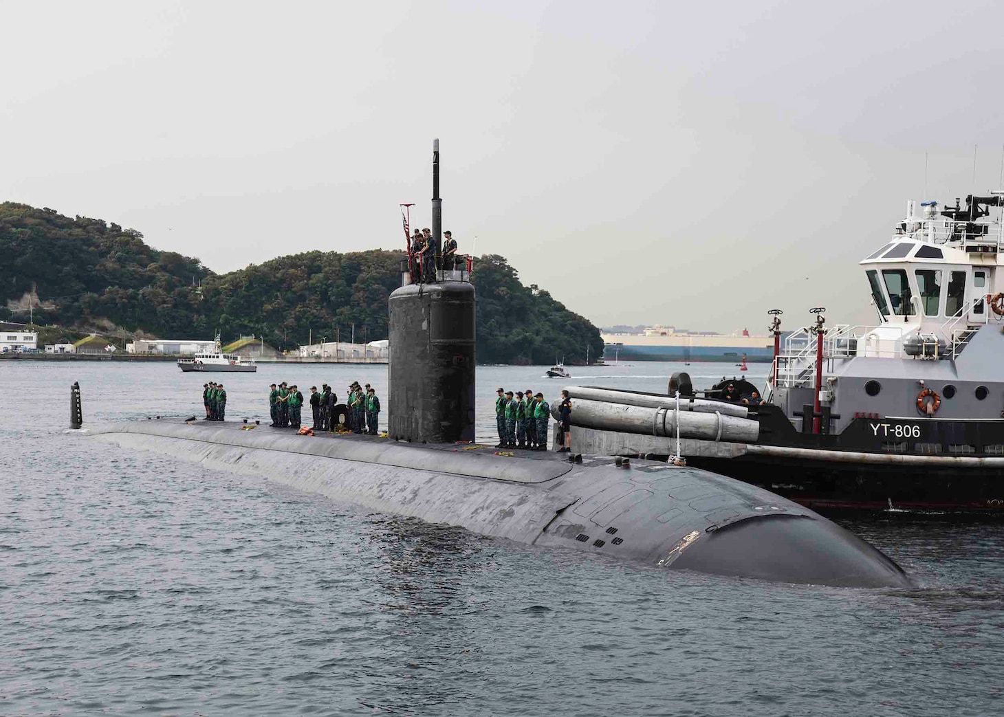 161025-N-ED185-077
TOKYO BAY, Japan (Oct. 25, 2016) - The Los Angeles-class attack submarine USS Columbia (SSN 771) prepares to moor at Fleet Activities Yokosuka. Columbia is visiting Yokosuka for a port visit. U.S. Navy port visits represent an important opportunity to promote stability and security in the Indo-Asia-Pacific region, demonstrate commitment to regional partners and foster relationships. (U.S. Navy photo by Petty Officer 2nd Class Brian G. Reynolds/Released)
