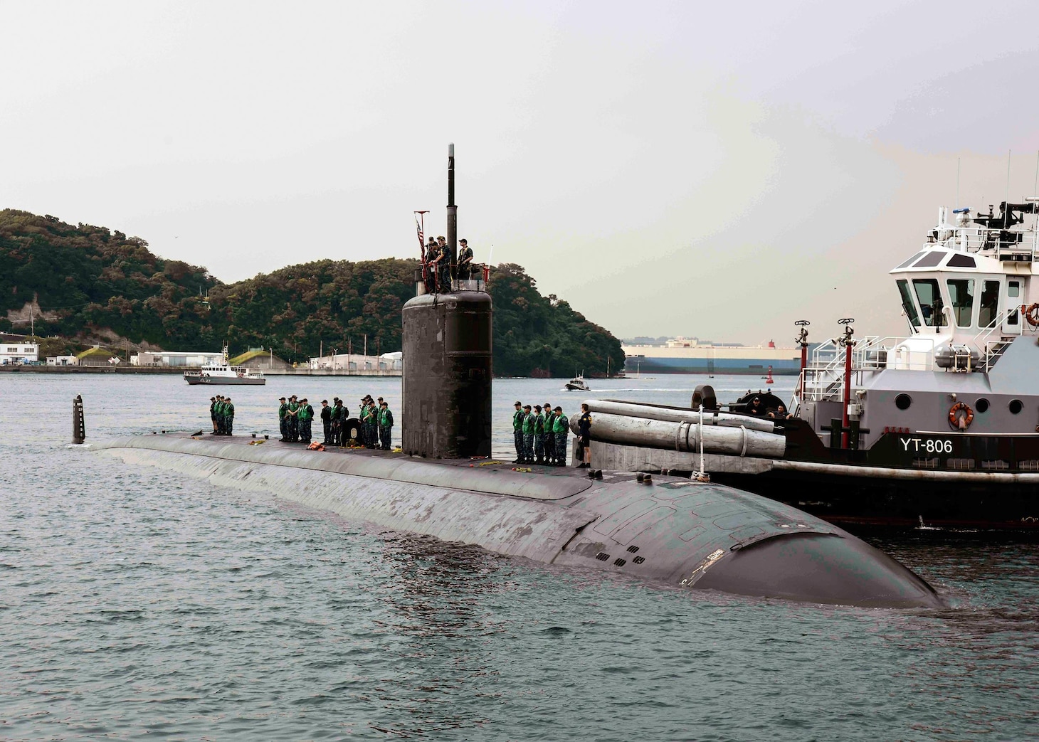 TOKYO BAY, Japan (Oct. 25, 2016) - The Los Angeles-class attack submarine USS Columbia (SSN 771) prepares to moor at Fleet Activities Yokosuka. Columbia is visiting Yokosuka for a port visit. U.S. Navy port visits represent an important opportunity to promote stability and security in the Indo-Asia-Pacific region, demonstrate commitment to regional partners and foster relationships.
