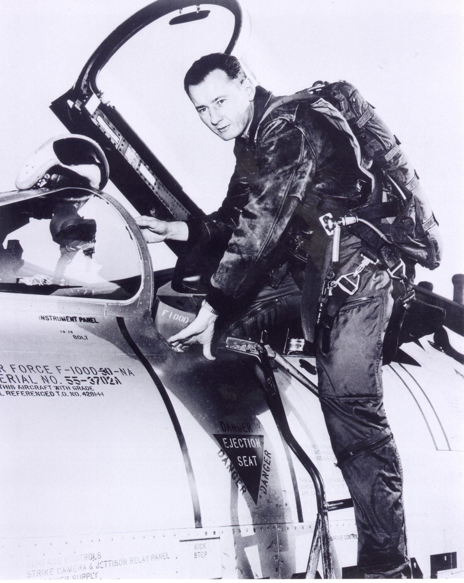 Aviation icon Bob Hoover passed away Oct. 25.