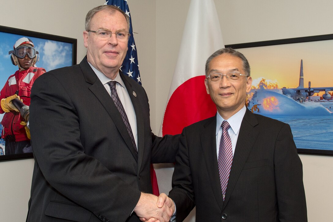 Deputy Defense Secretary Bob Work greets Tetsuro Kuroe, Japan’s administrative vice defense minister, before a meeting at the Pentagon, Oct. 26, 2016. DoD photo by Army Sgt. Amber I. Smith