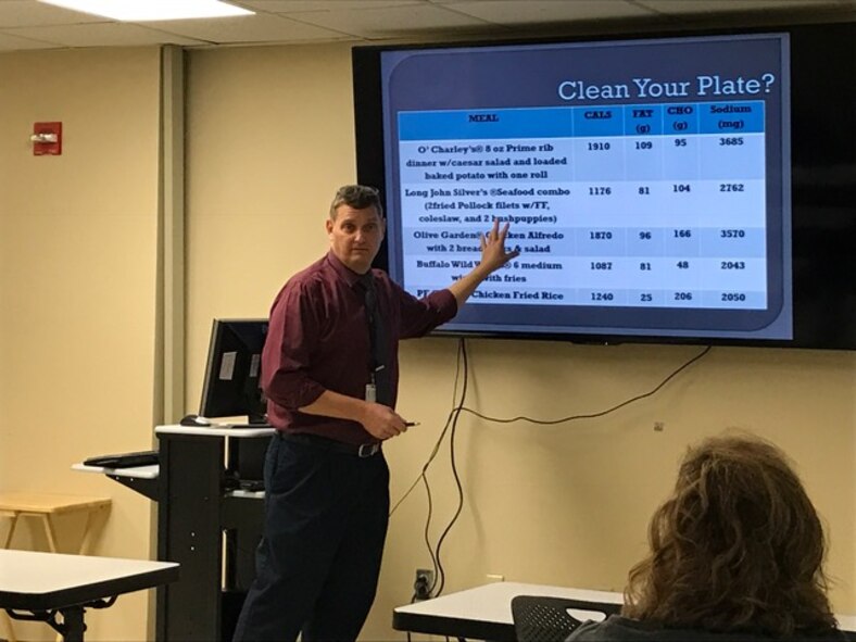 Diet therapist for the 88th Medical Group nutrition clinic, Jeff Tieman, teaches healthy eating and how to make good food choices at a diabetic education class. (U.S. Air Force photo/Stacey Geiger) 