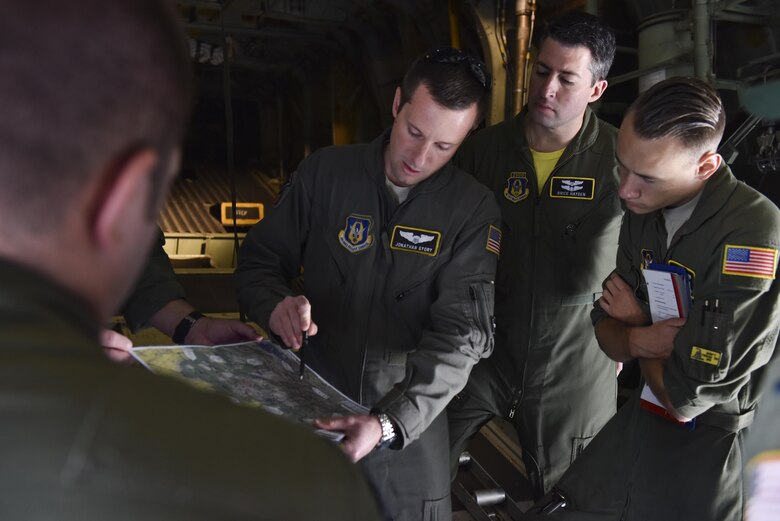 Captain Jonathan Gyory, aircraft commander with the 758th Airlift Squadron, briefs his crew before a flight at the 152nd Airlift Wing, Nevada, October 21, 2016. Members of the 758th Airlift Squadron visited the 152nd AW for a weeklong mountain airlift tactics school. (Air Force photo by Airman 1st Class Beth Kobily)