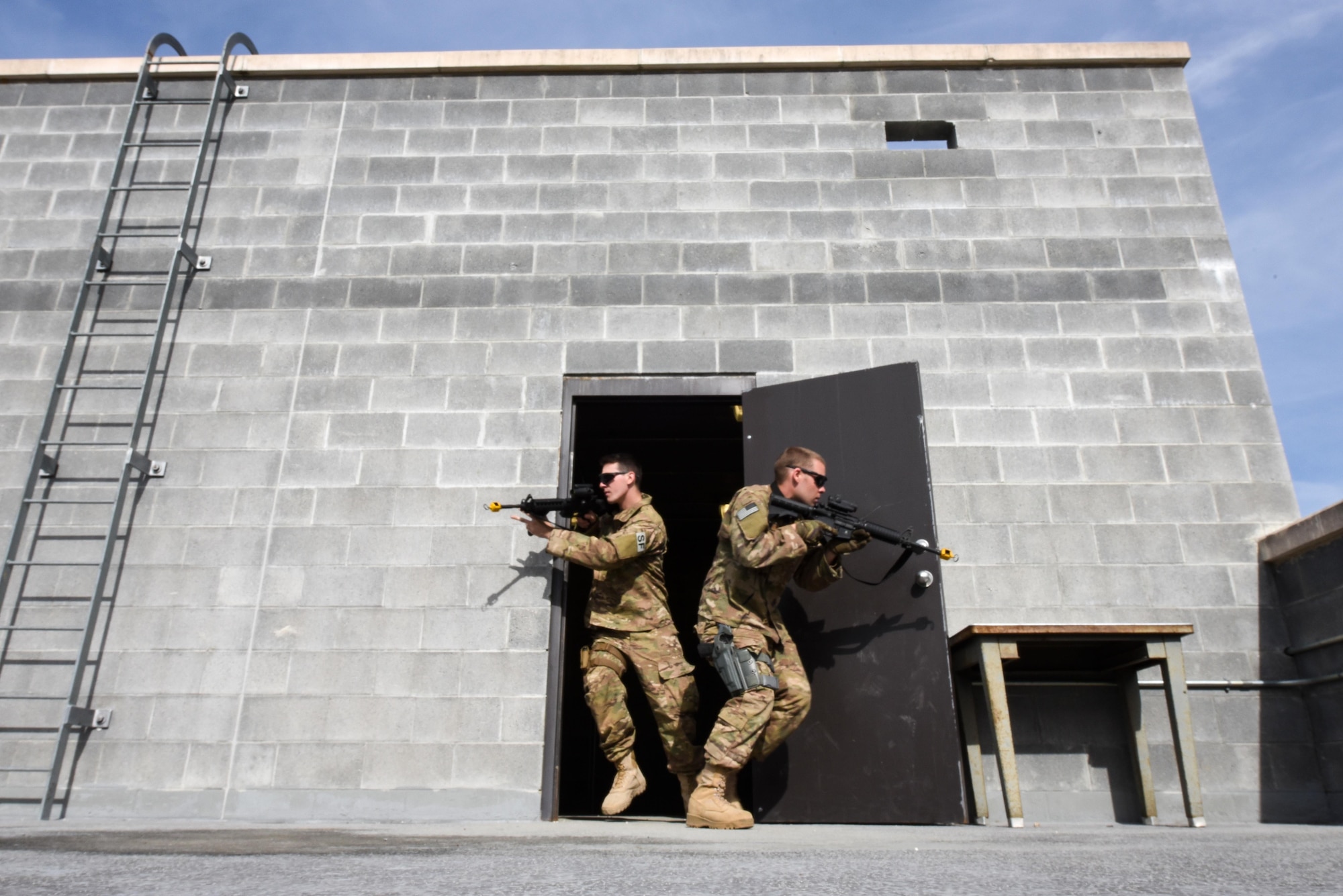 Air Commandos from the 1st Special Operations Mission Support Group clear buildings during training at Camp Shelby, Miss., Oct 23, 2016. The 820th BDG provides rapidly deployable, integrated defense capabilities in a volatile environment. (U.S. Air Force photo by Senior Airman Jeff Parkinson)