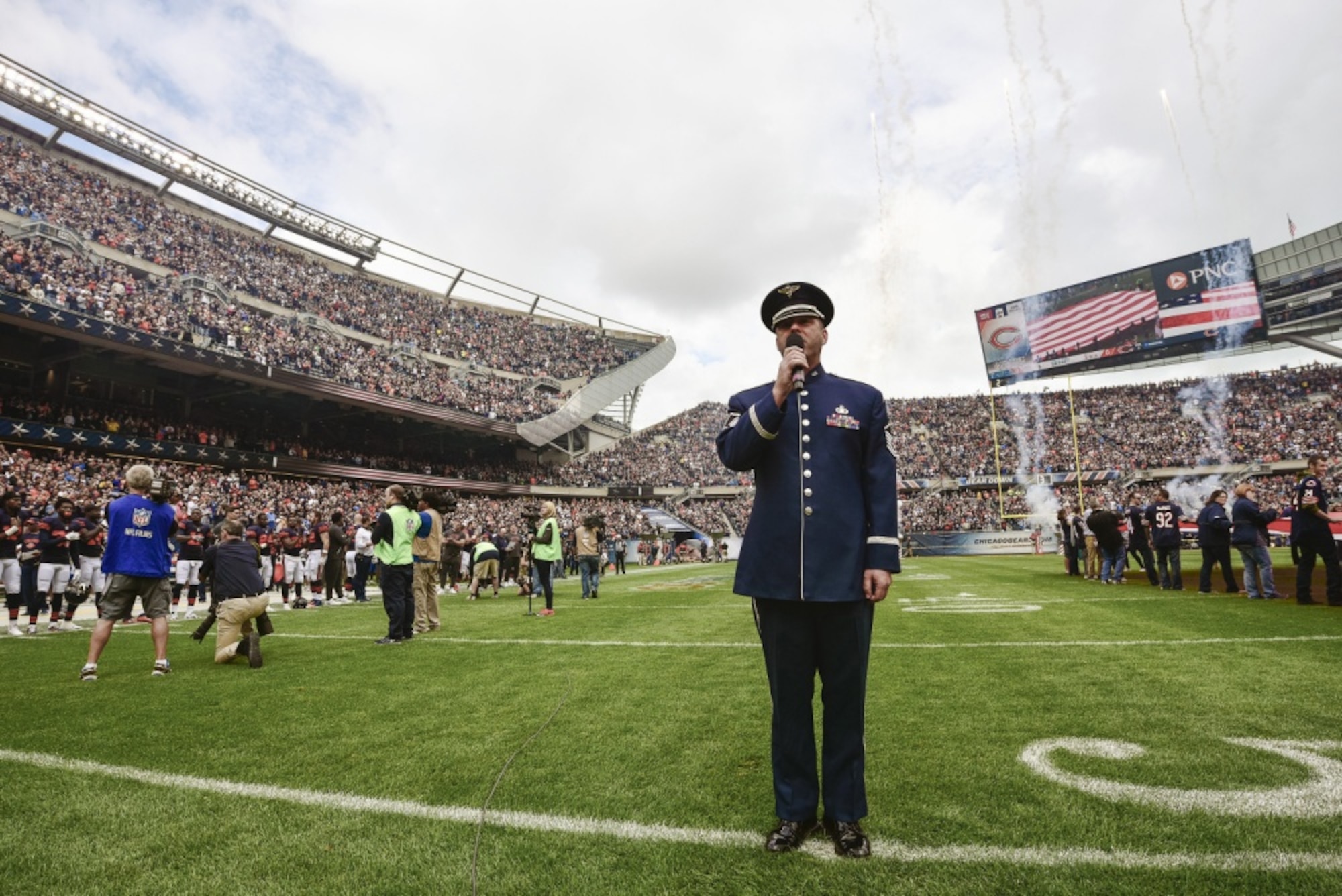 U.S. Air Force Master Sgt. Eric Sullivan, a baritone vocalist with the United States Air Force Band’s “Singing Sergeants”, sings “The Star-Spangled Banner” before an NFL football game at Soldier Field in Chicago, Ill., Oct. 2, 2016. Sullivan performed the national anthem for an audience of more than 60,800 people as part of the unit’s community relations mission. (U.S. Air National Guard photo by Tech. Sgt. Lealan Buehrer)