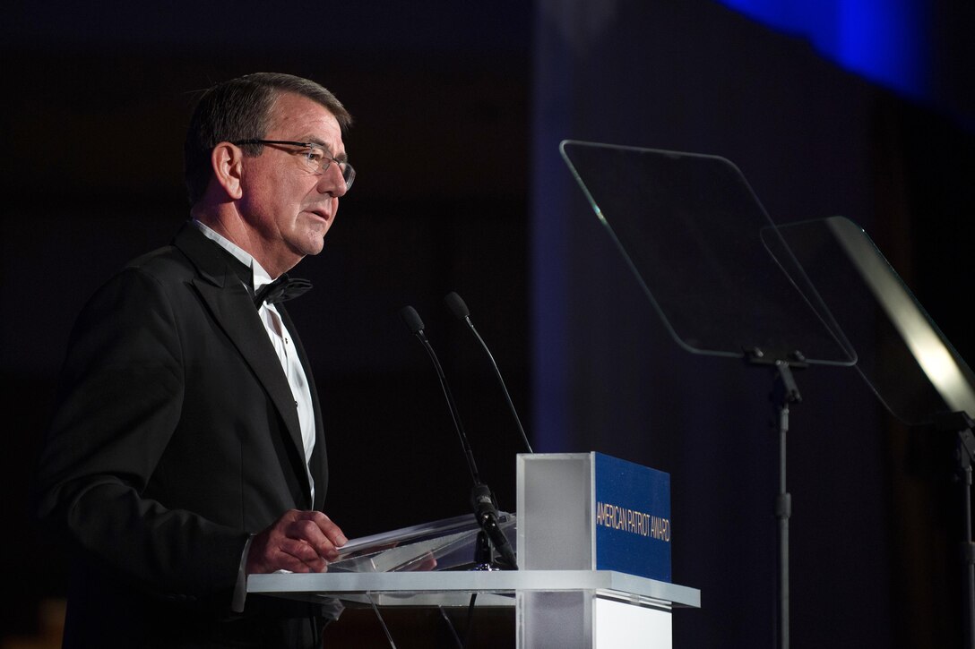 Defense Secretary Ash Carter accepts the American Patriot Award on behalf of the men and women of the Department of Defense at a gala in Washington, D.C., Oct. 27, 2016. DoD photo by Army Sgt. Amber I. Smith