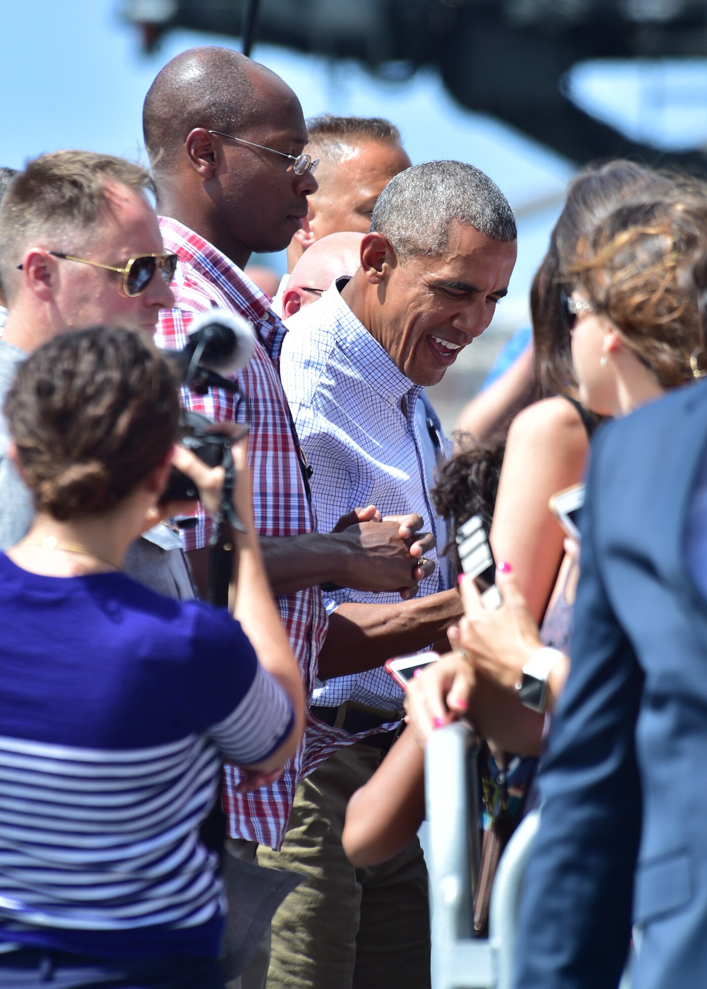 President Barack Obama shakes hands with military members and their families before departing from Joint Base Pearl Harbor-Hickam, Hawaii, Sep. 2, 2016. President Obama was in Hawaii to speak at the Pacific Island Conference of Leaders and the International Union for Conservation of Nature World Conservation Congress. (U.S. Air Force Photo by Tech. Sgt. Aaron Oelrich/Released)