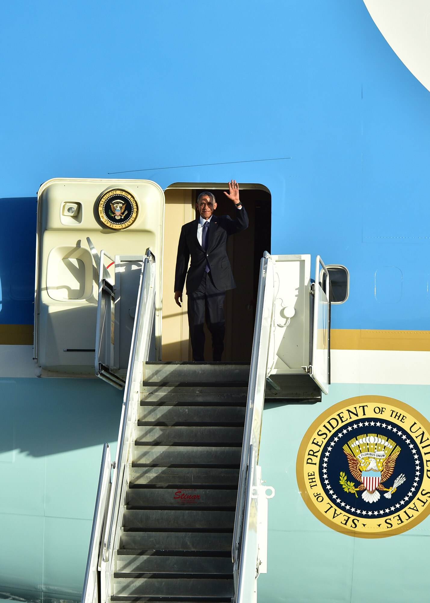 President Barack Obama waves as he exits Air Force One after arriving on Joint Base Pearl Harbor-Hickam, Hawaii, Aug. 31, 2016. President Obama was in Hawaii to speak at the Pacific Island Conference of Leaders and the International Union for Conservation of Nature World Conservation Congress. (U.S. Air Force Photo by Tech. Sgt. Aaron Oelrich/Released) 

