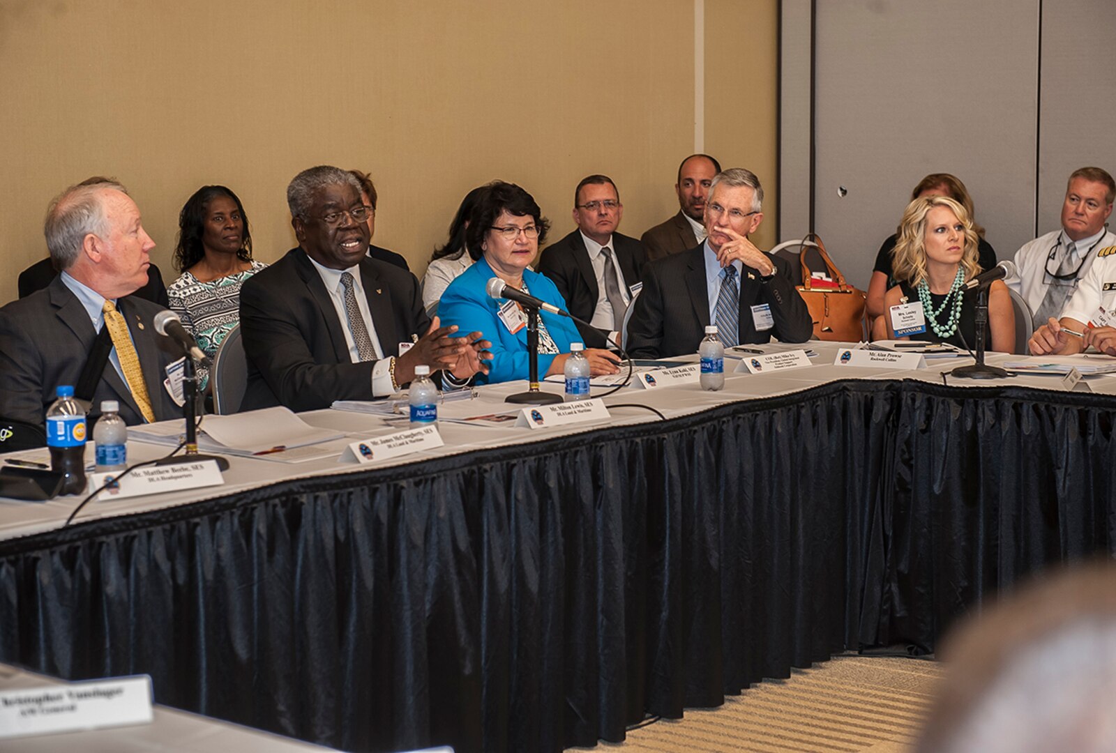 Milton Lewis (2nd from left) discusses topics at the 2016 Captain of Industry meeting, held as part of the 2016 Land and Maritime Supplier Conference and Expo Aug. 30-Sept. 1 at the Columbus Convention Center. 