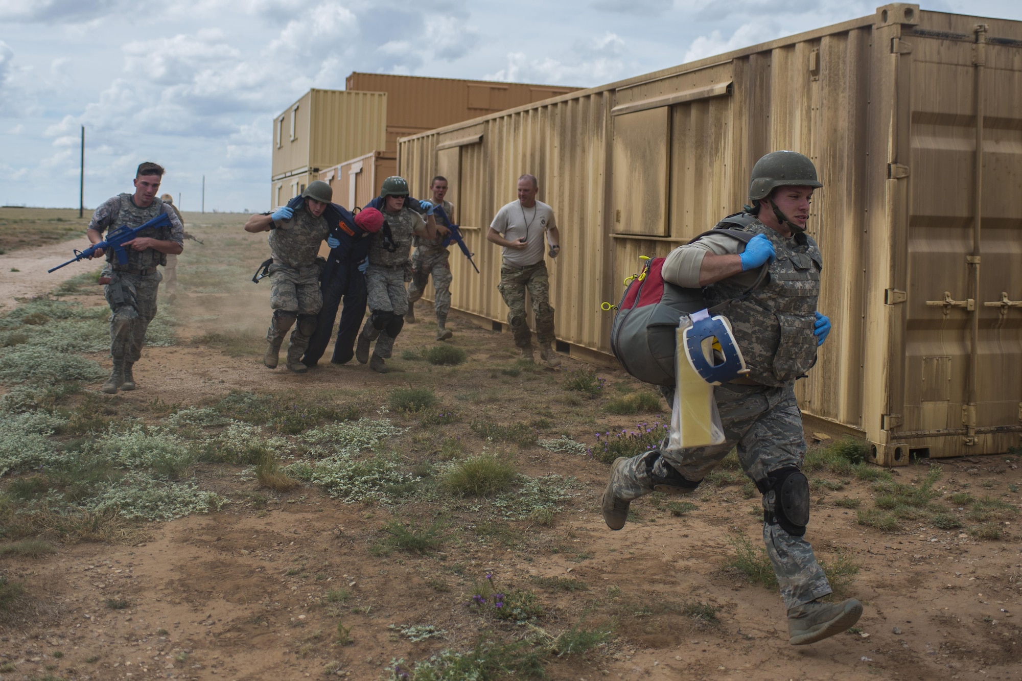 Emergency medical technicians, assigned to the 92nd Medical Group at Fairchild Air Force Base, Wash., carry a simulated patient for the Commando Challenge during the 2016 EMT Rodeo at Melrose Air Force Range, N.M., Aug. 25, 2016. Cannon’s EMT Rodeo tests the skills of medical professionals from across the Air Force through a series of innovative, high-pressure scenarios. (U.S. Air Force photo by Senior Airman Luke Kitterman/Released)