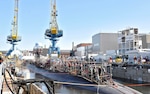 Workers from the Portsmouth Naval Shipyard in Maine swarm over the deck of USS Scranton  during an engineered overhaul in 2014.— 