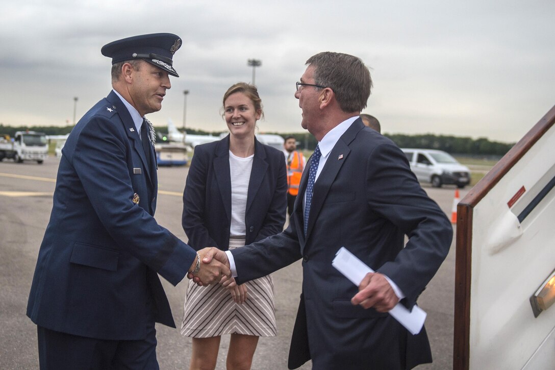 Defense Secretary Ash Carter greets Air Force Brig. Gen. Christopher M. Short, the defense attaché in London, upon his arrival in London, Sept. 6, 2016. Carter is traveling to the United Kingdom and Norway to meet with leaders from the two longstanding NATO allies. DoD photo by U.S. Air Force Tech. Sgt. Brigitte N. Brantley