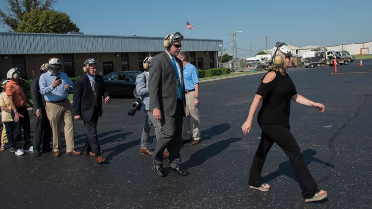 Mayor Megan Barry and other Nashville, Tenn., dignitaries make their way to the MV-22B Osprey for a public flyover of Nashville as part of Marine Week, Sept. 7, 2016.  Marine Week Nashville is an opportunity to commemorate the unwavering support of the American people, and show the Marine Corps’ continued dedication to protecting the citizens of this country.