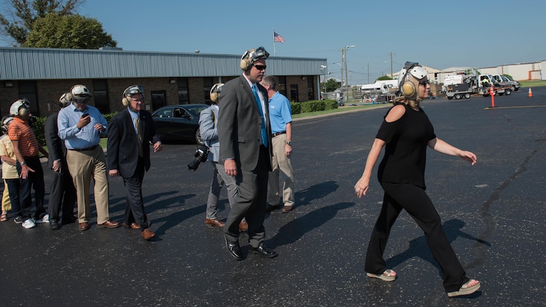 Mayor Megan Barry and other Nashville, Tenn., dignitaries make their way to the MV-22B Osprey for a public flyover of Nashville as part of Marine Week, Sept. 7, 2016.  Marine Week Nashville is an opportunity to commemorate the unwavering support of the American people, and show the Marine Corps’ continued dedication to protecting the citizens of this country.