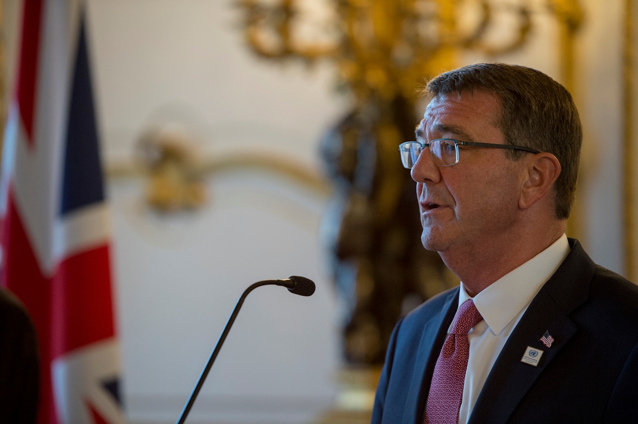 Defense Secretary Ash Carter hosts a joint press conference with the United Kingdom’s Secretary of State for Defence Michael Fallon at Lancaster House in London, England, Sept. 7, 2016. DoD photo by Air Force Tech. Sgt. Brigitte N. Brantley