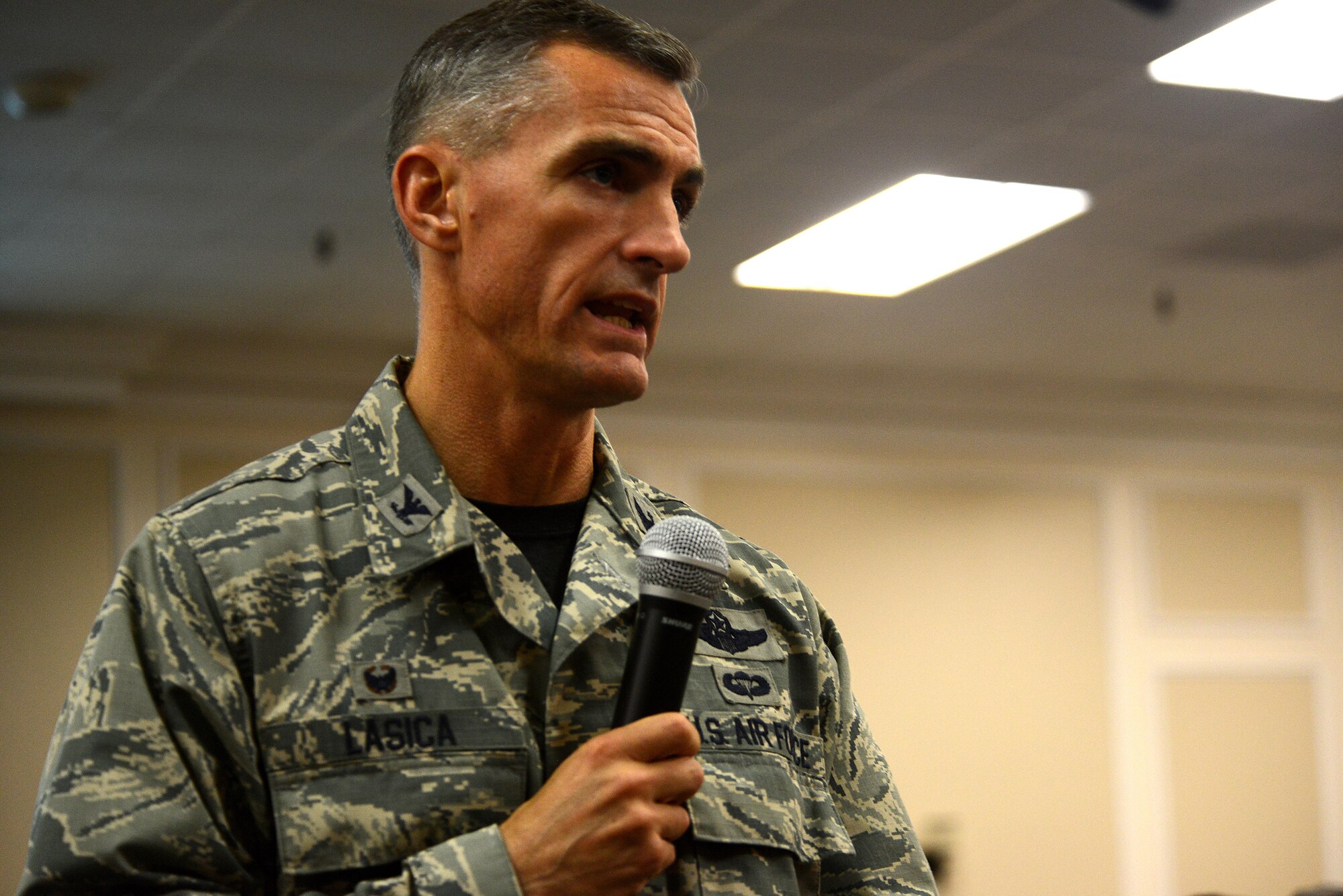 U.S. Air Force Col. Daniel Lasica, 20th Fighter Wing commander, speaks to Airmen during a commander’s call at Shaw Air Force Base, S.C., Sept. 1, 2016. A commander’s call is an open forum designed to provide Airmen the opportunity for face-to-face interaction with their commander. (U.S. Air Force photo by Airman 1st Class Kelsey Tucker)