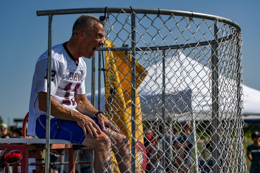U.S. Air Force Col. Steven Vandewalle, 17th Medical Group commander, taunts a dunk tank contender during the Combined Federal Campaign kickoff tailgate party at the parade field on Goodfellow Air Force Base, Texas, Sept. 8, 2016. The dunk tank, along with several other activities, brought in hundreds of Goodfellow members to kick off the CFC. This year’s goal for the 17th Training Wing is to raise $117,000 for the campaign. (U.S. Air Force photo by Senior Airman Devin Boyer/Released)