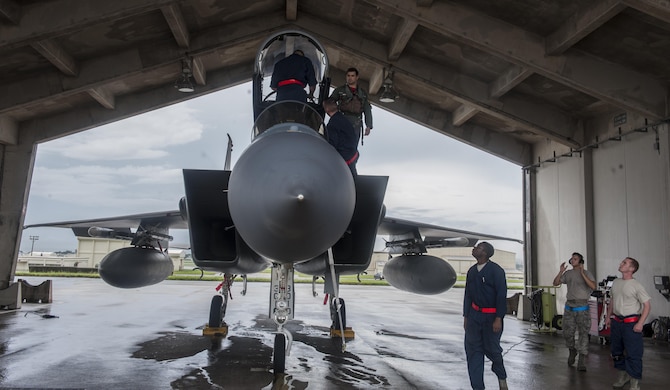 U.S. Airmen with the 18th Aircraft Maintenance Squadron (AMXS) prepare an F-15 Eagle for launch at Kadena Air Base, Japan, Sept. 9, 2016. The 18th AMXS supports Exercise Valiant Shield with F-15s assigned to the 67th Fighter Squadron. Kadena’s pilots work with pilots from other branches of the U.S. armed forces during the exercise. (U.S. Air Force photo by Senior Airman Lynette M. Rolen)